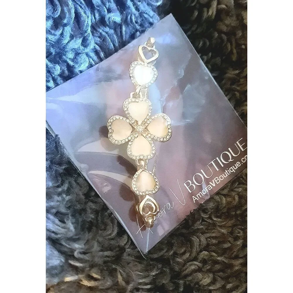 *Clearance* Ladies Flower Tennis Bracelet - Picture 6 of 6